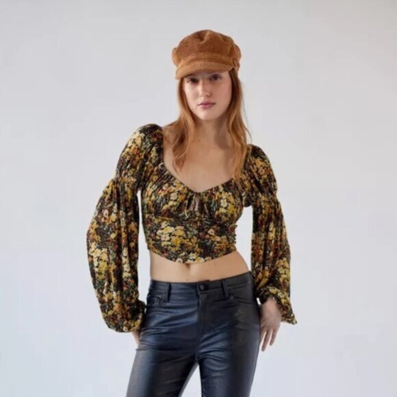 Urban Outfitters | Elowen Blouse Black Motif Floral Small Cropped Fall Autumn - Picture 4 of 8
